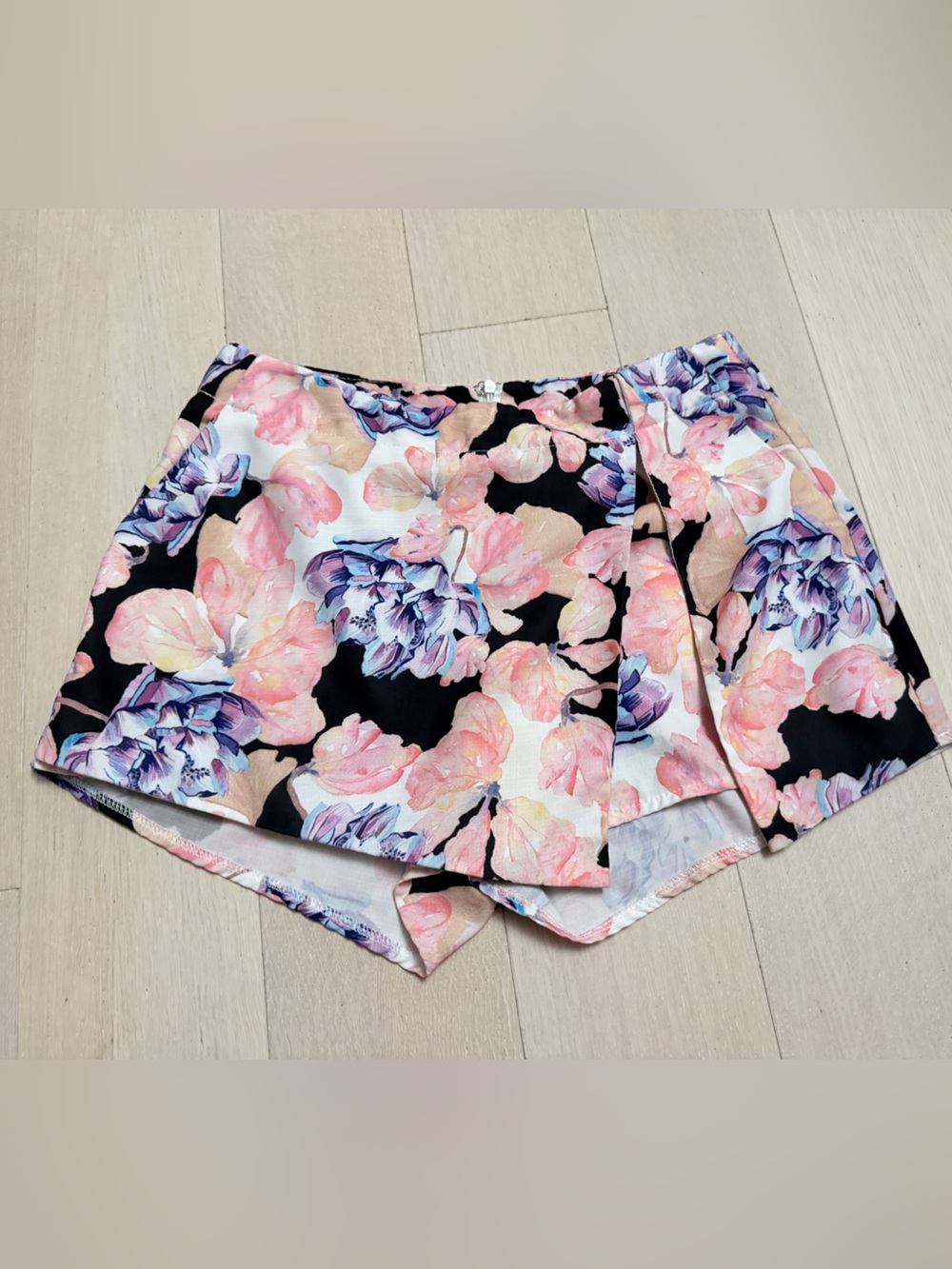 Angel Biba Black Floral Women’s Skort Shorts (Size 8 - Small)